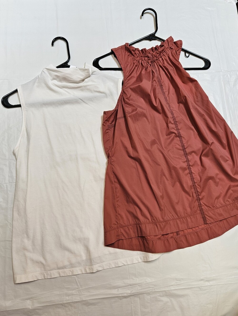 Bundle Of 2 Athleta Tanks Levitate And Mock Neck Size Medium